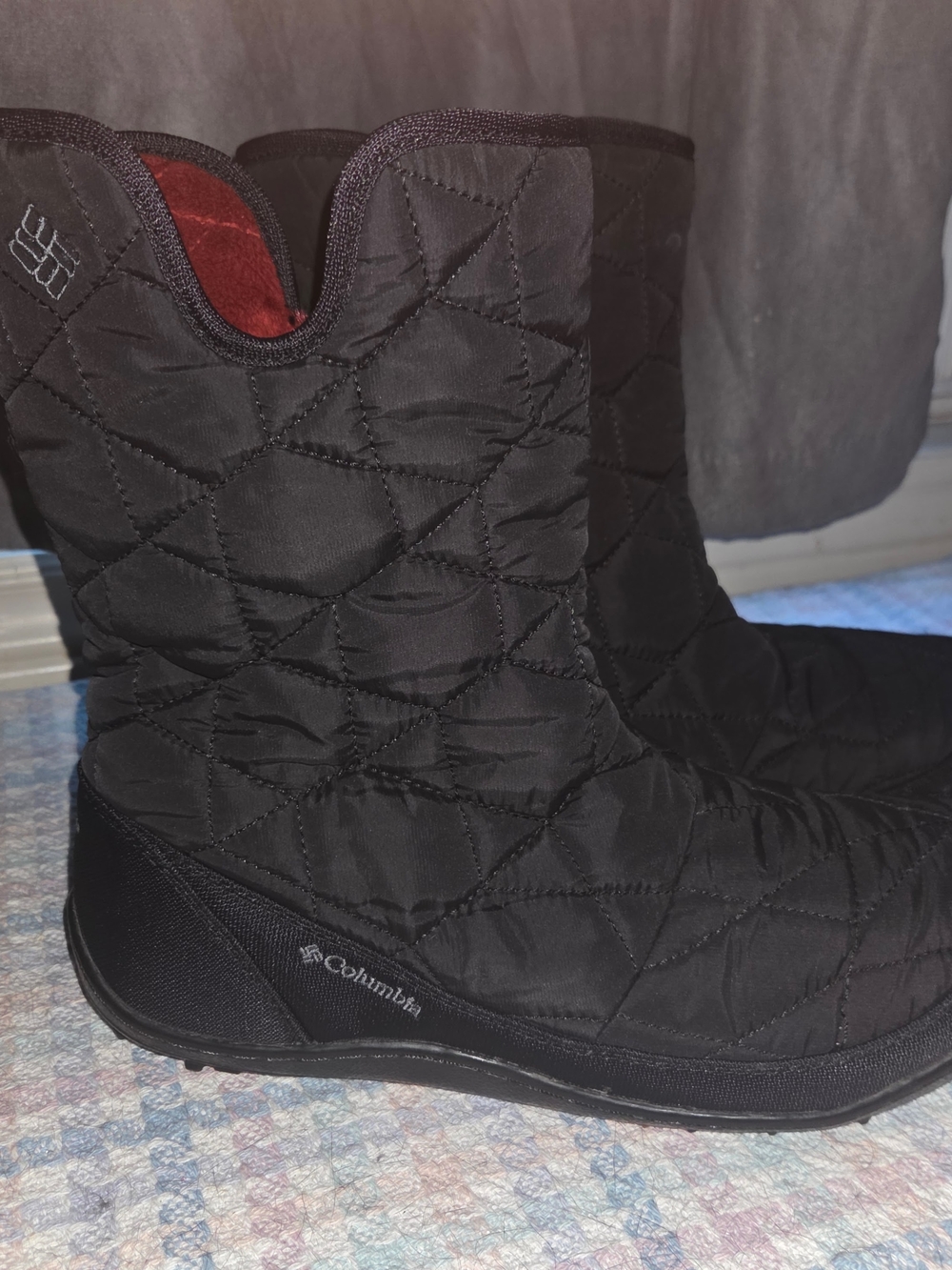 Columbia Women's Black Quilted Slip-On Winter Boots with Red Lining